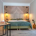 Feinheit & Restaurant, Tor Zu Hunsrueck Und Mittelrhein! Mit Sauna Hot Tub Und Gartensuite 酒店