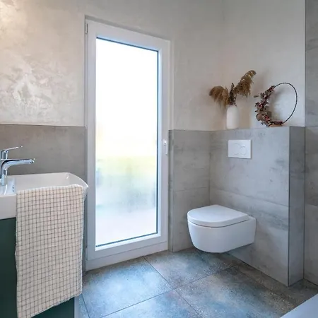 Feinheit & Restaurant, Tor Zu Hunsrueck Und Mittelrhein! Mit Sauna Hot Tub Und Gartensuite Halsenbach