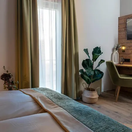 Feinheit & Restaurant, Tor Zu Hunsrueck Und Mittelrhein! Mit Sauna Hot Tub Und Gartensuite *