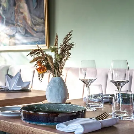 Feinheit & Restaurant, Tor Zu Hunsrueck Und Mittelrhein! Mit Sauna Hot Tub Und Gartensuite Otel *