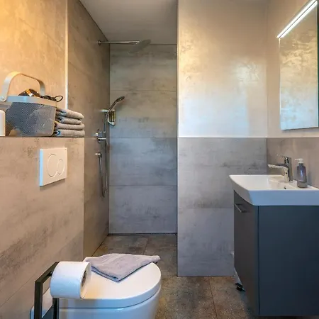 Feinheit & Restaurant, Tor Zu Hunsrueck Und Mittelrhein! Mit Sauna Hot Tub Und Gartensuite * Halsenbach