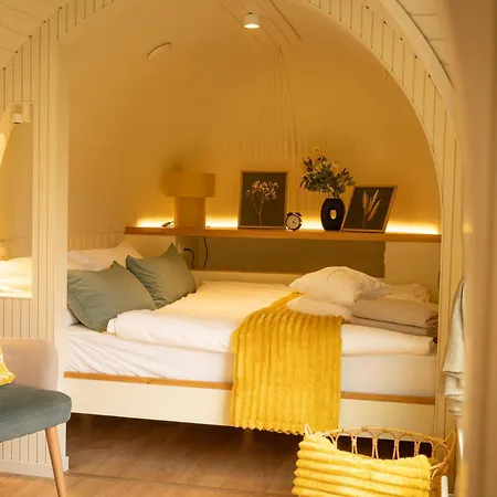 Hotel Feinheit & Restaurant, Tor Zu Hunsrueck Und Mittelrhein! Mit Sauna Hot Tub Und Gartensuite Halsenbach