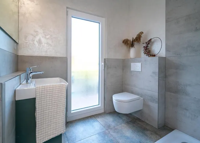 Feinheit & Restaurant, Tor Zu Hunsrueck Und Mittelrhein! Mit Sauna Hot Tub Und Gartensuite Halsenbach