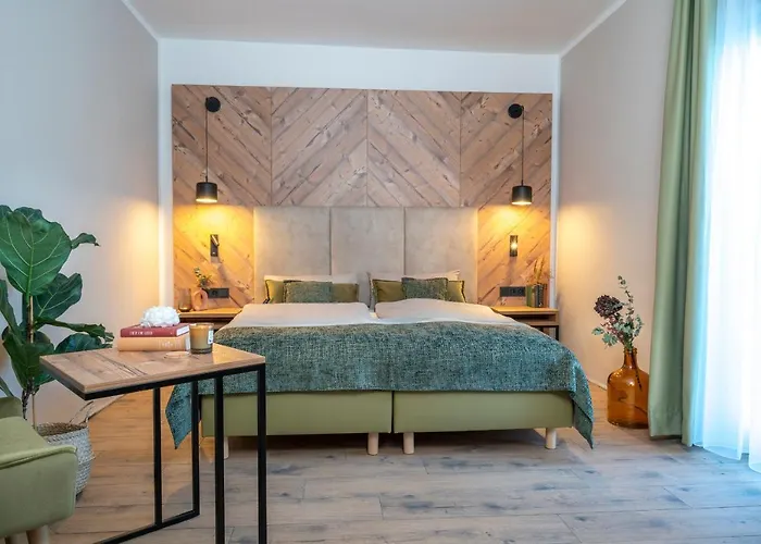 Feinheit & Restaurant, Tor Zu Hunsrueck Und Mittelrhein! Mit Sauna Hot Tub Und Gartensuite Hotel