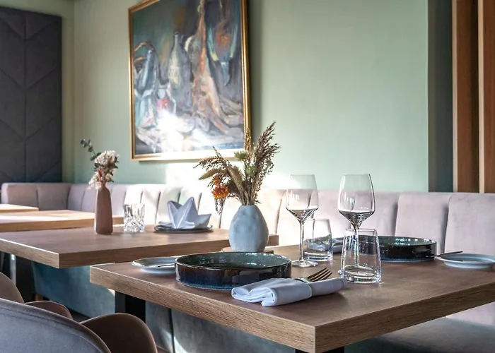 Hotel Feinheit & Restaurant, Tor Zu Hunsrueck Und Mittelrhein! Mit Sauna Hot Tub Und Gartensuite Halsenbach