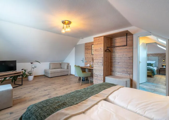 Feinheit & Restaurant, Tor Zu Hunsrueck Und Mittelrhein! Mit Sauna Hot Tub Und Gartensuite * Halsenbach